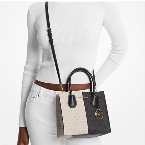 Michael Kors Mercer
Medium Two-Tone Logo
Crossbody Bag And Wallet
Set - Picture 11 of 15